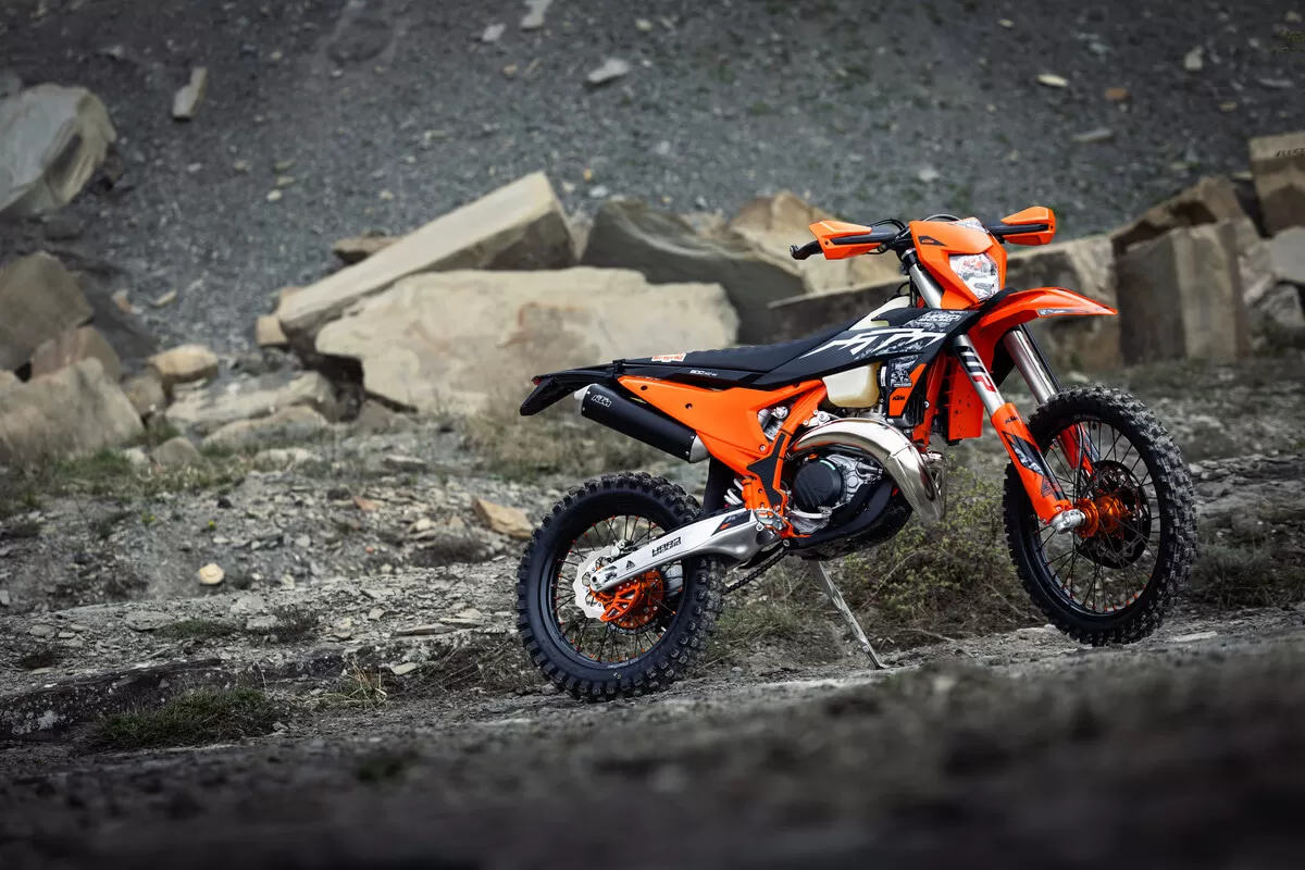 KTM 2025 300 EXC Static